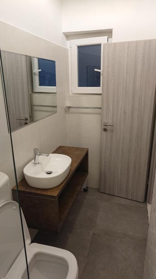 Apartments Dana Оміш Екстер'єр фото